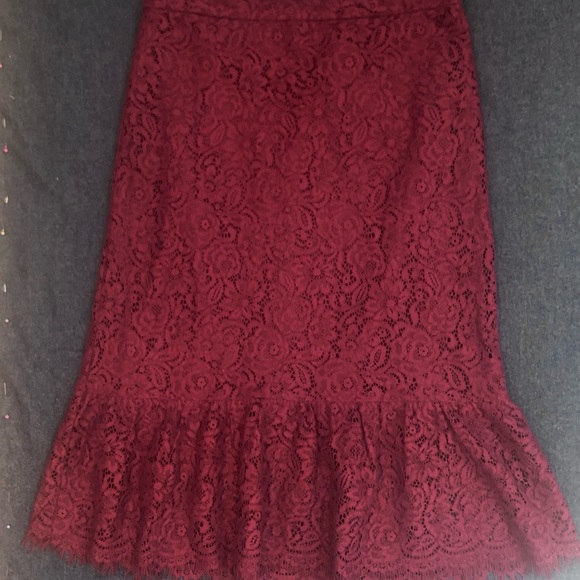BANANA REPUBLIC rich burgundy red lacy pencil skirt - Picture 2 of 6